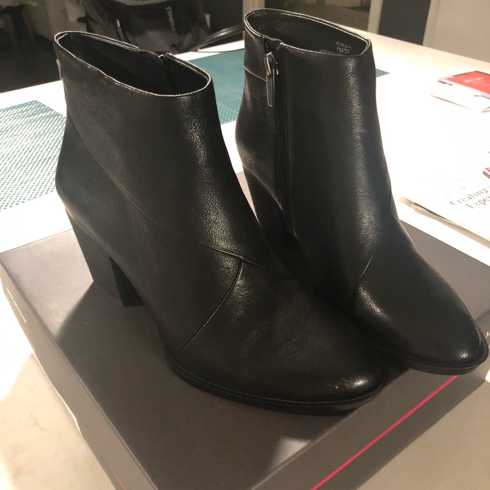 Vince Camuto Bezza Black Leather Booties 7M